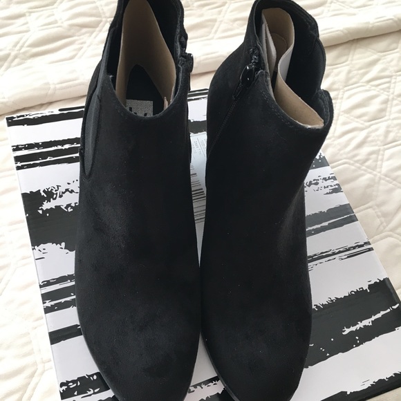 NIB Dolce Vita black faux suede booties. Sz 8.5 - Picture 4 of 6